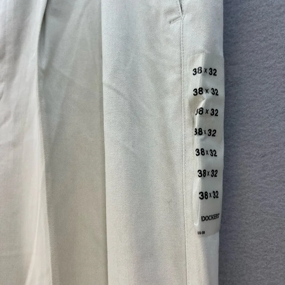 NWT Dockers Khaki Pants Men's 38X32 Classic Fit Pleated Front No Wrinkle Twill